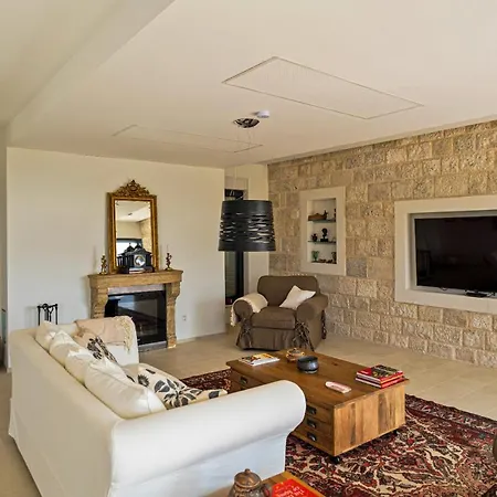 Hera - Private Pool, Near Beaches, Ideal For Groups فيلة