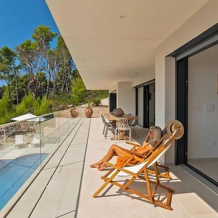 Villa Hera - Private Pool, Near Beaches, Ideal For Groups Lumbarda