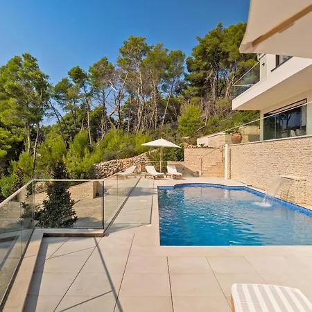 Villa Hera - Private Pool, Near Beaches, Ideal For Groups