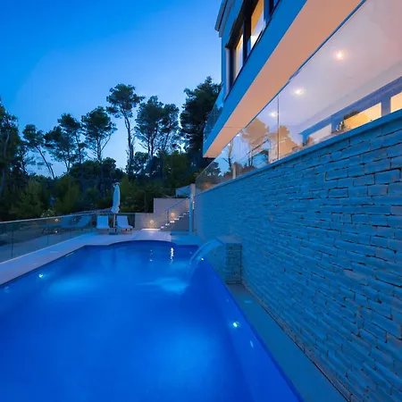 Hera - Private Pool, Near Beaches, Ideal For Groups *