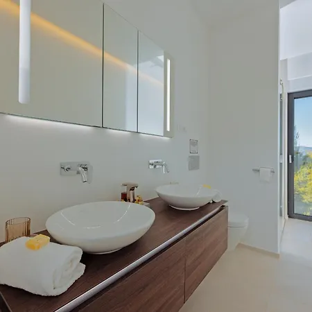 Hera - Private Pool, Near Beaches, Ideal For Groups