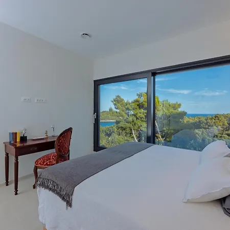 Villa Hera - Private Pool, Near Beaches, Ideal For Groups Lumbarda