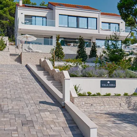 Hera - Private Pool, Near Beaches, Ideal For Groups لومباردا