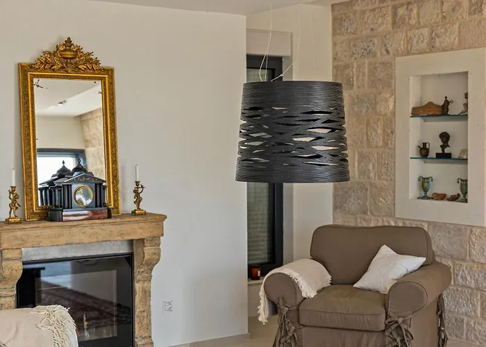 Villa Hera - Private Pool, Near Beaches, Ideal For Groups Lumbarda