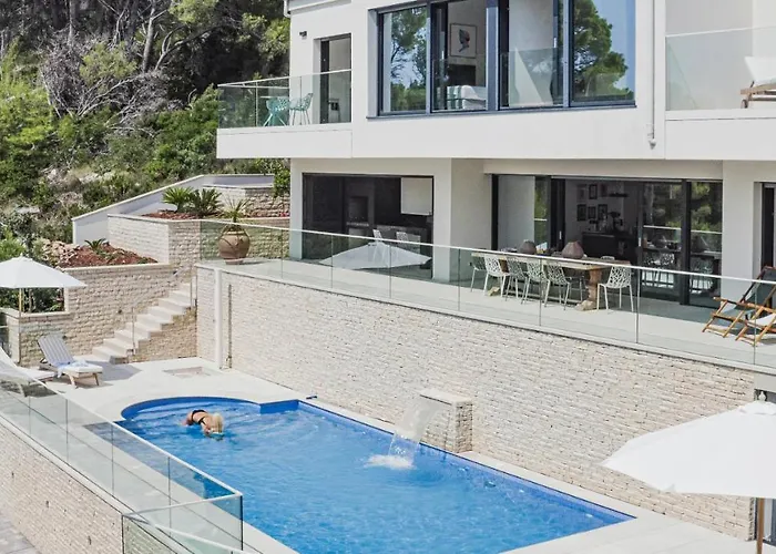 Hera - Private Pool, Near Beaches, Ideal For Groups