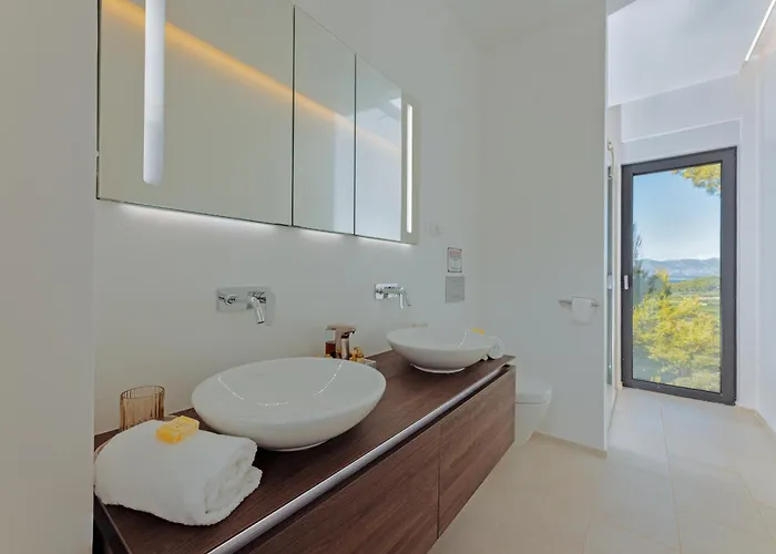 Hera - Private Pool, Near Beaches, Ideal For Groups